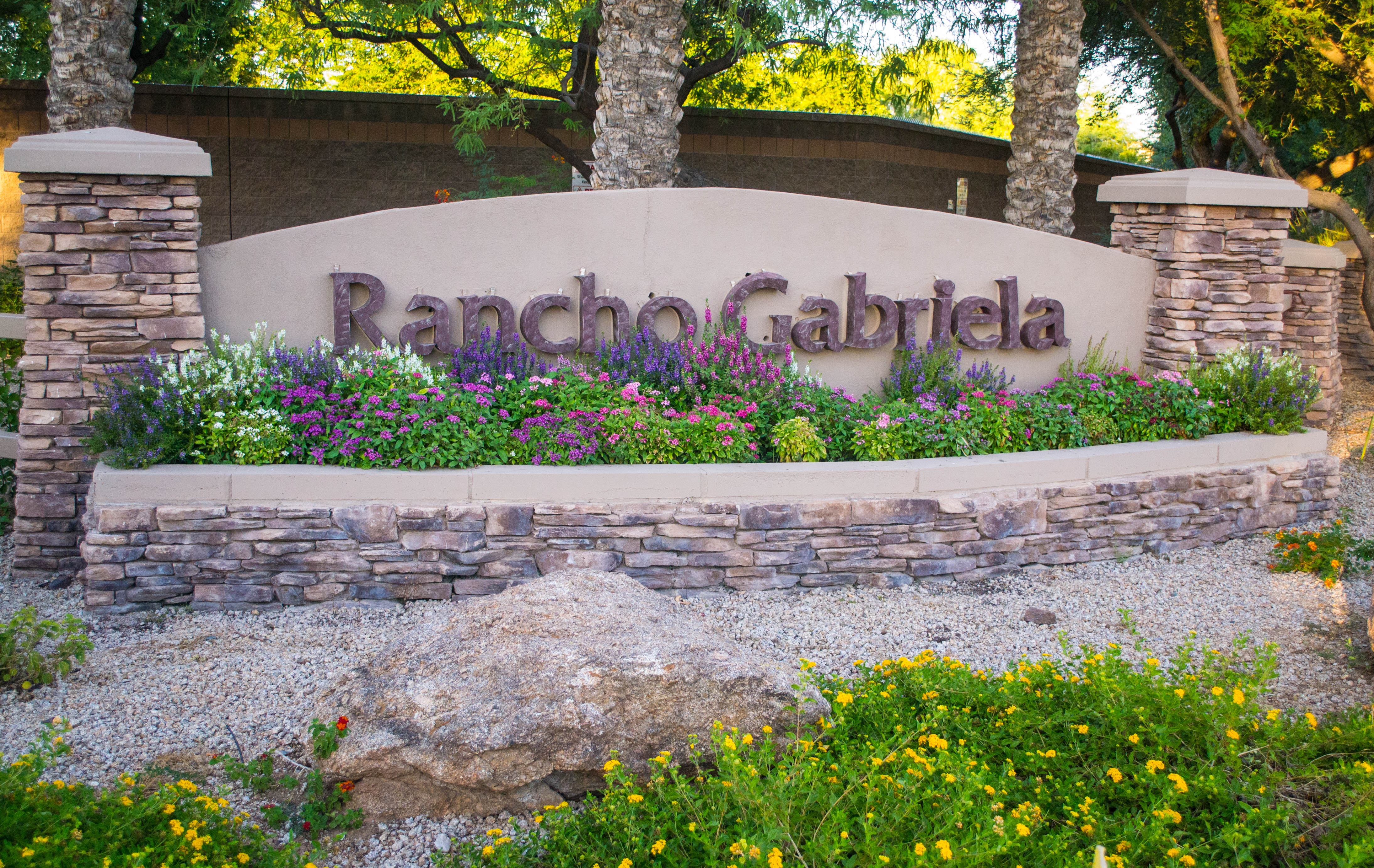 <!DOCTYPE html> <html> <head> <style> p {text-align:center;} </style></head><body><p>Rancho Gabriela